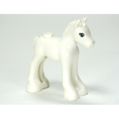 white horse friends foal with reddish brown eyes and 3 black eyelashes pattern
