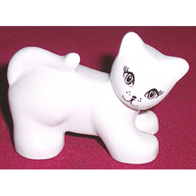 white duplo cat with almond eyes and eyelashes pattern