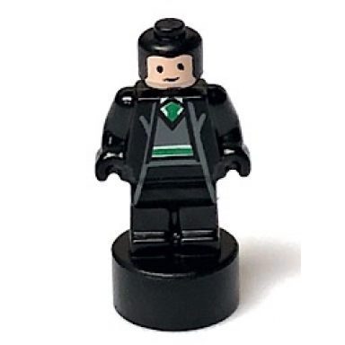 slytherin student statuette trophy 3 light nougat face