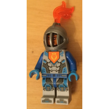 royal soldier kings guard - flat silver helmet