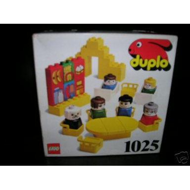 figures and furniture - 35 elements for set 1026
