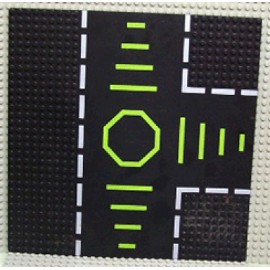 black baseplate road 32 x 32 9-stud t intersection with green octagon pattern