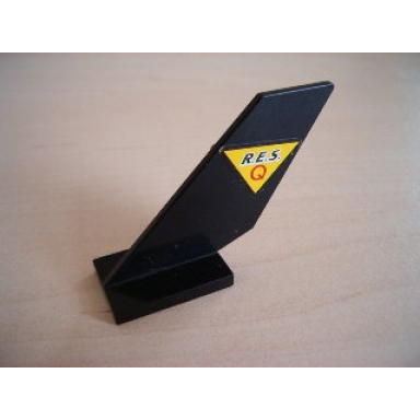 black tail shuttle with black r.e.s and red q on yellow triangle with black border pattern on both sides stickers - set 6462