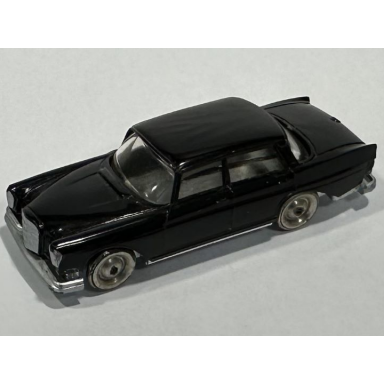 black ho scale mercedes 220s