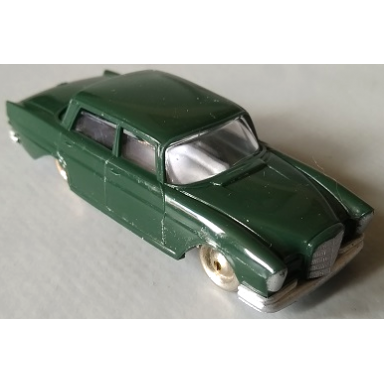dark green ho scale mercedes 220s