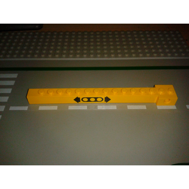 yellow crane arm outside narrow with 15 studs with black arrows and 3l liftarm pattern