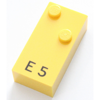 yellow brick braille 2 x 4 with 2 studs with black capital letter e number 5 pattern dots-15 â 