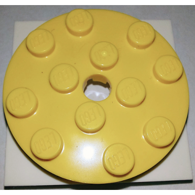 yellow turntable 4 x 4 x 2 3 with white square base free-spinning 60474 61485