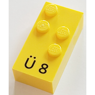 yellow brick braille 2 x 4 with 4 studs with black capital letter u with diaeresis ã number 8 pattern dots-1256 â ³ french with antoine numbers