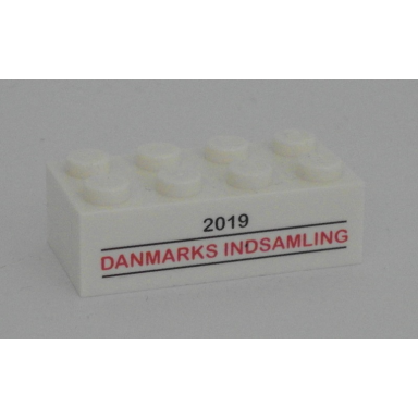 white brick 2 x 4 with 2019 danmarks indsamling pattern