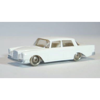 white ho scale mercedes 220s