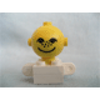 white homemaker figure maxifigure torso assembly with yellow head with black eyes freckles and smile pattern 792c03 685px3