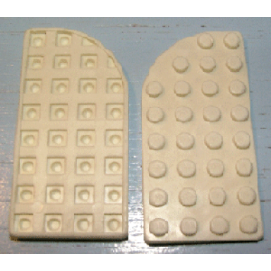 white plate round curved 4 x 8 right with waffle bottom