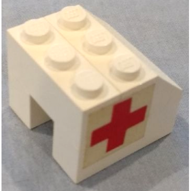 white stickered assembly 3 x 3 x 2 with red cross pattern on both sides stickers - set 626-2 - 3 brick 1 x 3 1 slope 45 2 x 3