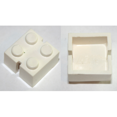 white brick 2 x 2 without bottom tubes slotted with 2 slots opposite