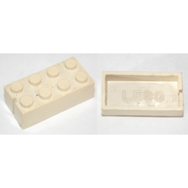 white brick 2 x 4 without bottom tubes slotted with 1 slot