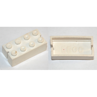 white brick 2 x 4 without bottom tubes slotted with 2 slots opposite