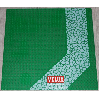 green baseplate road 32 x 32 with driveway with light gray cobblestones and velux logo pattern