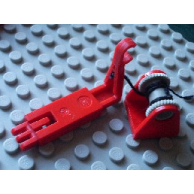 red string reel 2 x 2 holder with light gray drum with black string and red hook slider 2584 2585 x77 2651c01