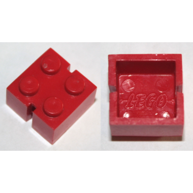 red brick 2 x 2 without bottom tubes slotted with 2 slots opposite