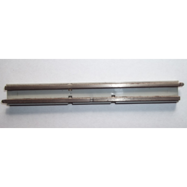 light gray train track 12v conducting rail straight for 12v signal with rail interruption in the middle no pattern