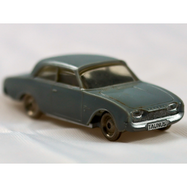 dark gray ho scale ford taunus 17m
