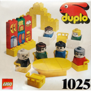 figures and furniture - 35 elements for set 1026