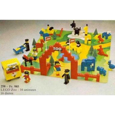 zoo with baseboard