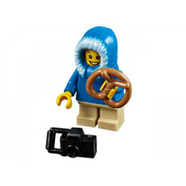 advent calendar 2015 city day 2 - boy with pretzel and camera
