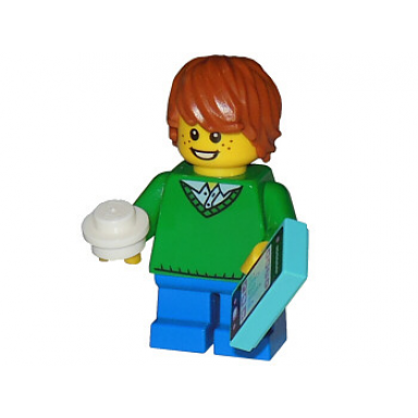advent calendar 2015 city day 7 - boy with smartphone and snowball