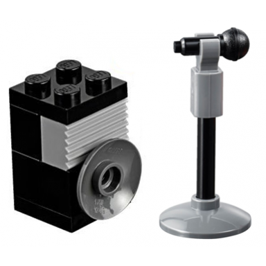 advent calendar 2016 city day 3 - microphone stand and speaker