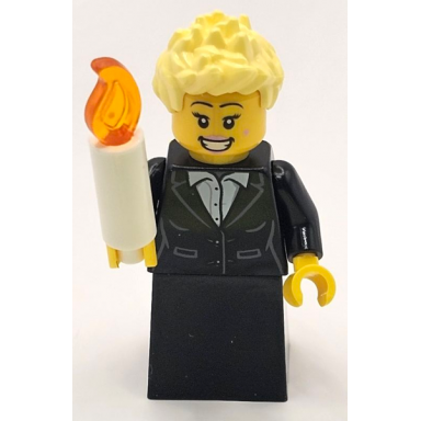advent calendar 2023 city day 9 - carol singer with candle