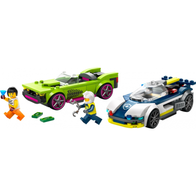 police car and muscle car chase