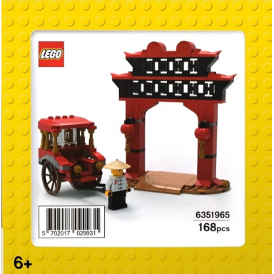 rickshaw and paifang gateway