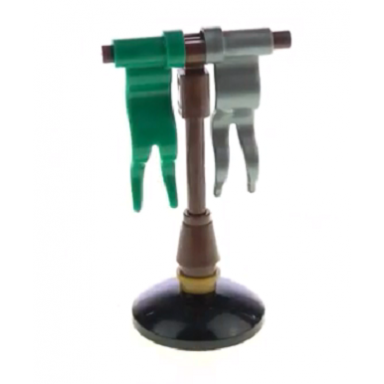 advent calendar 2019 harry potter day 9 - slytherin flagstand