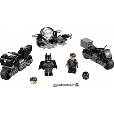 batman selina kyle motorcycle pursuit